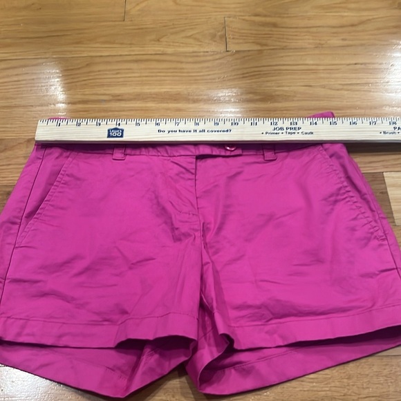 Vineyard vines women’s fushia shorts  size 4. - Picture 3 of 9